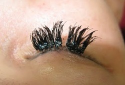 Why eyelash extensions lost popularity in Hermosa Beach