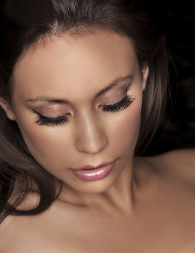 Feathering and Eyelash extensions hottest combo